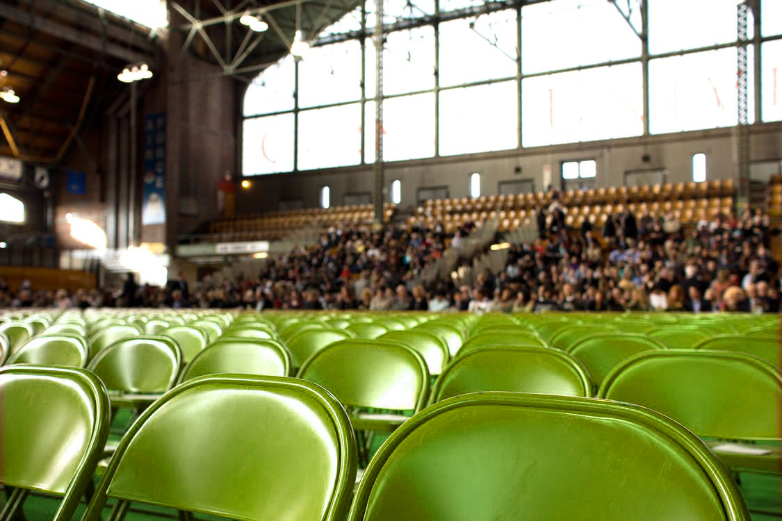 people-show-chairs-gym